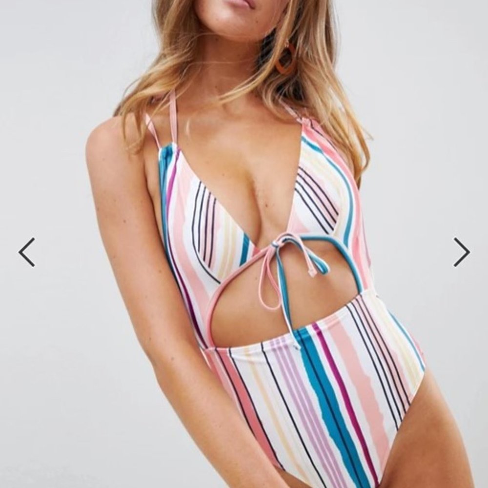 NWOT Cutout Waist Tie Front Swimsuit Size 4